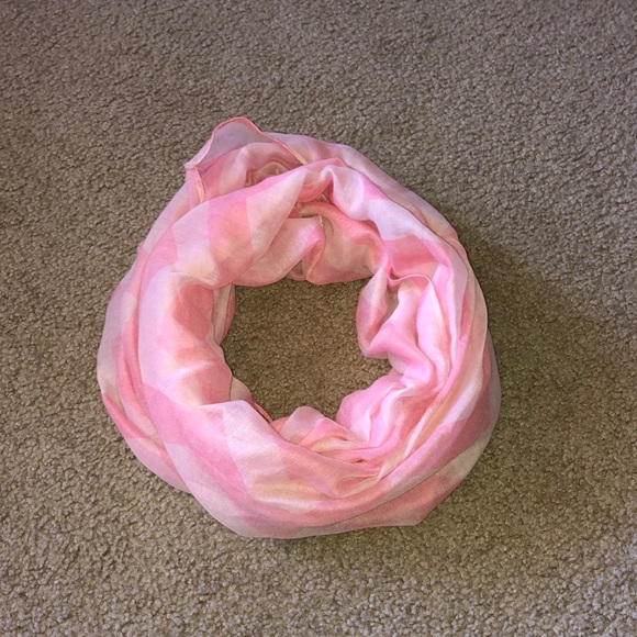 Accessories - Pink chevron infinity scarf